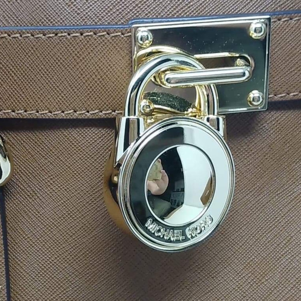 Michael Kors Large Saffiano Leather Tote - Picture 6 of 9